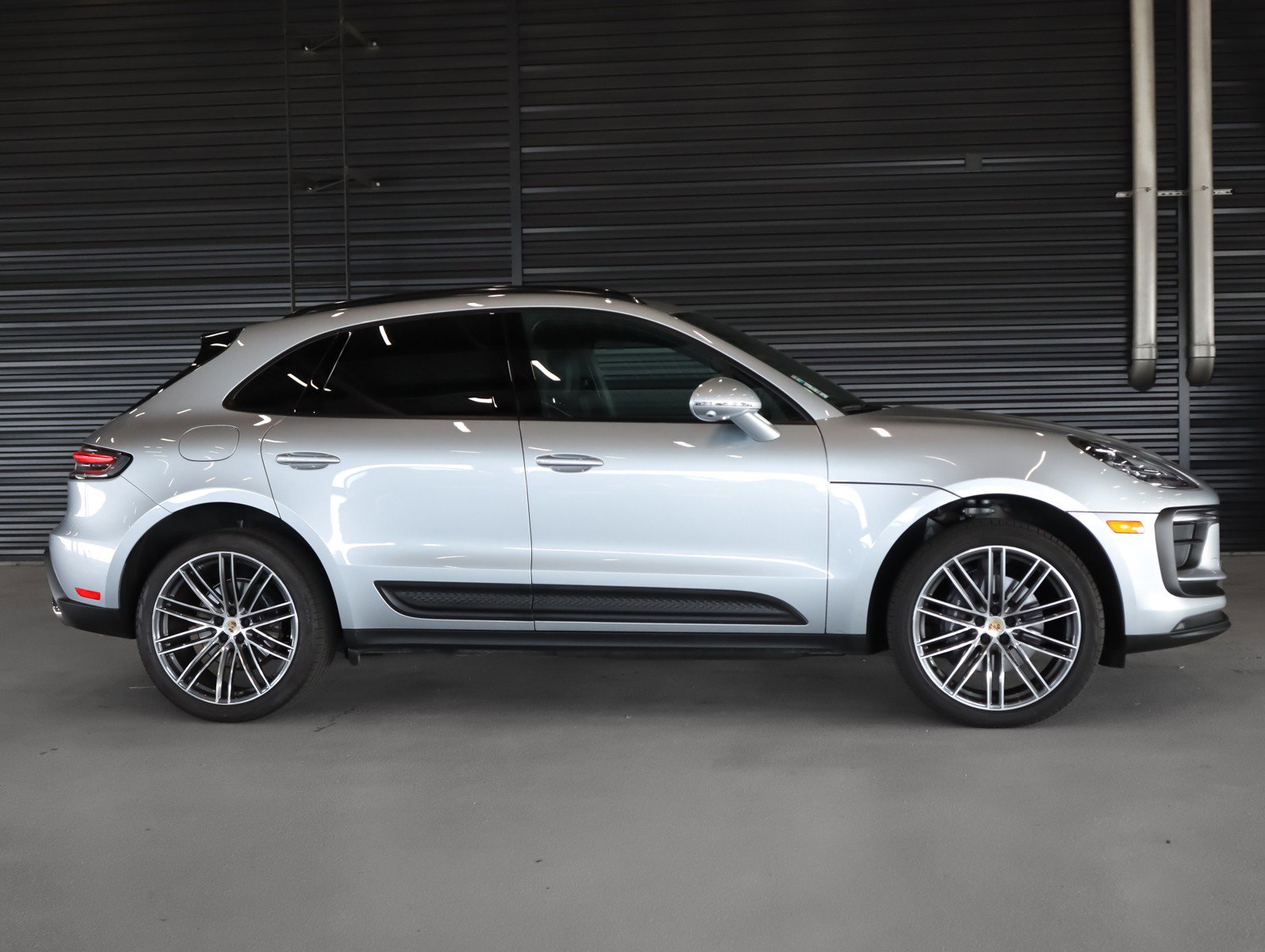 Certified 2026 Porsche Macan AWD/4WD image 11