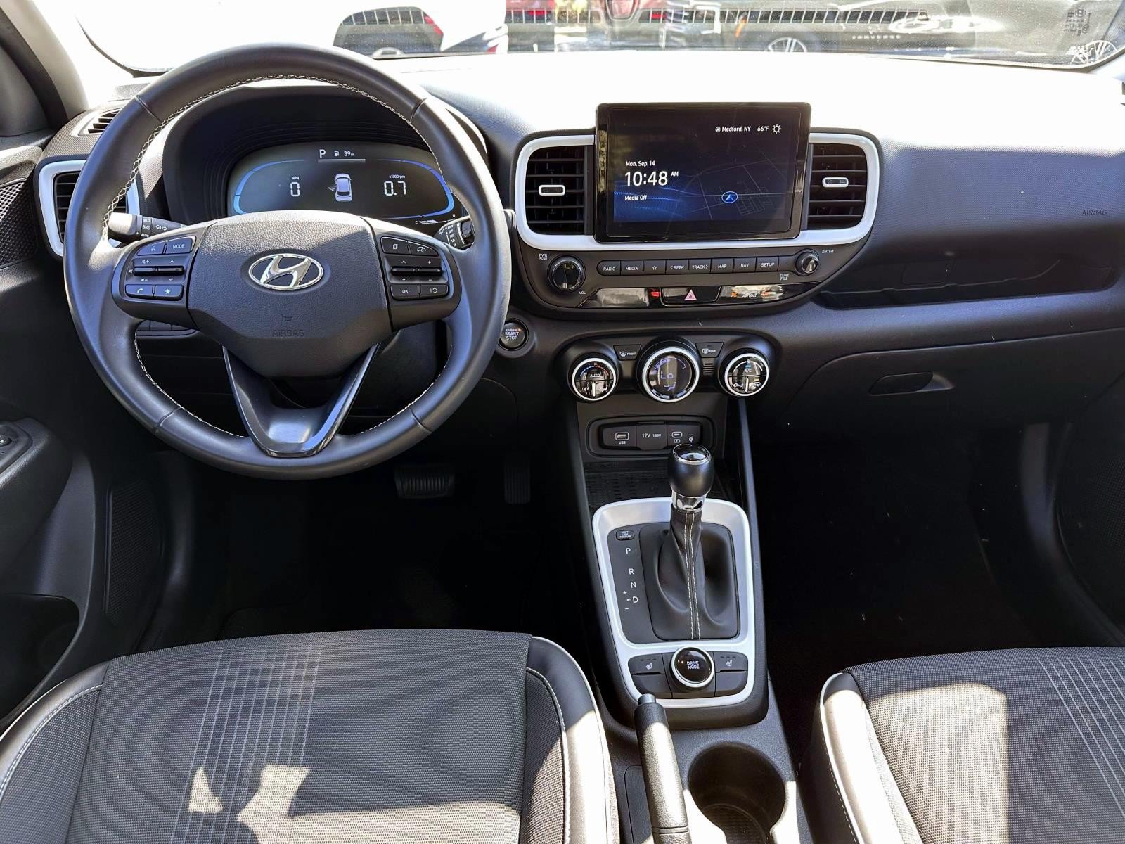 Used 2023 Hyundai Venue Limited w/ Cargo Package FWD image 13