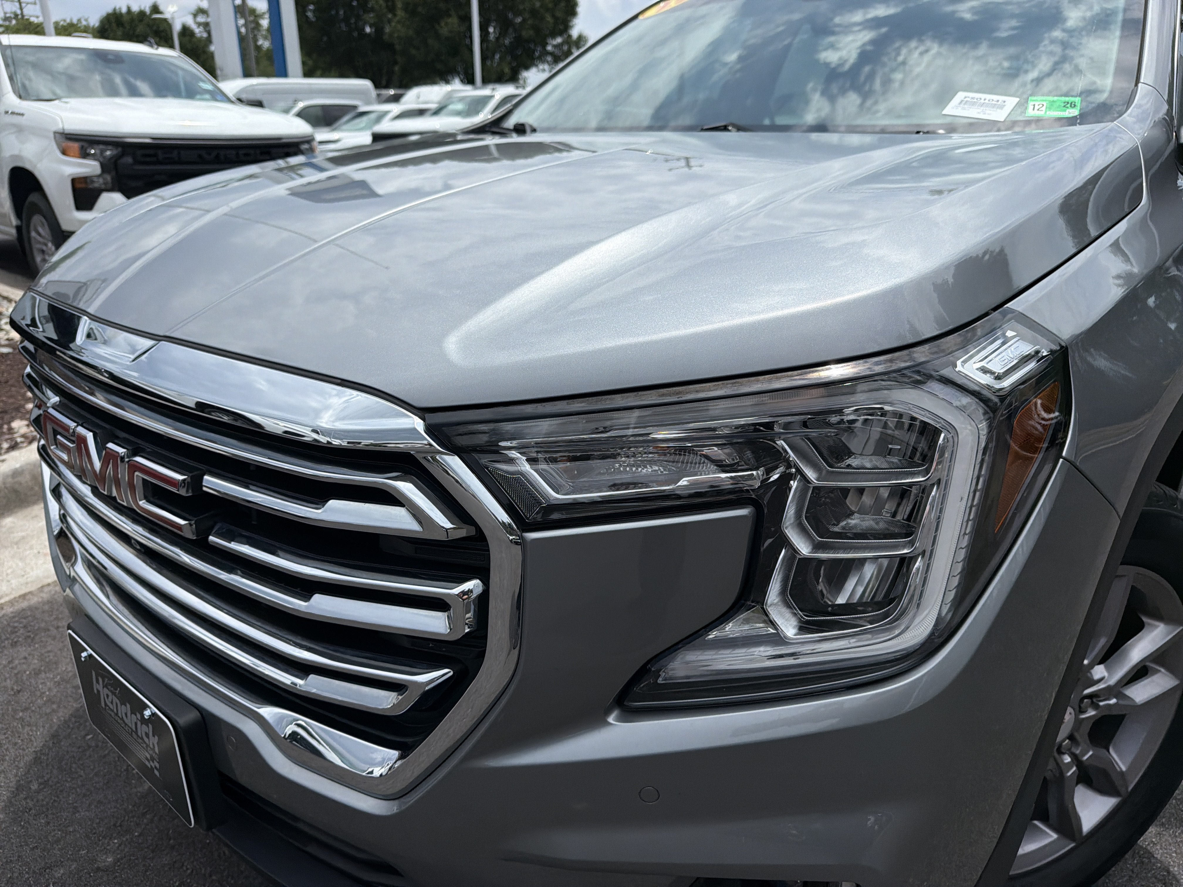 Used 2023 GMC Terrain SLT w/ Tech Package FWD image 6