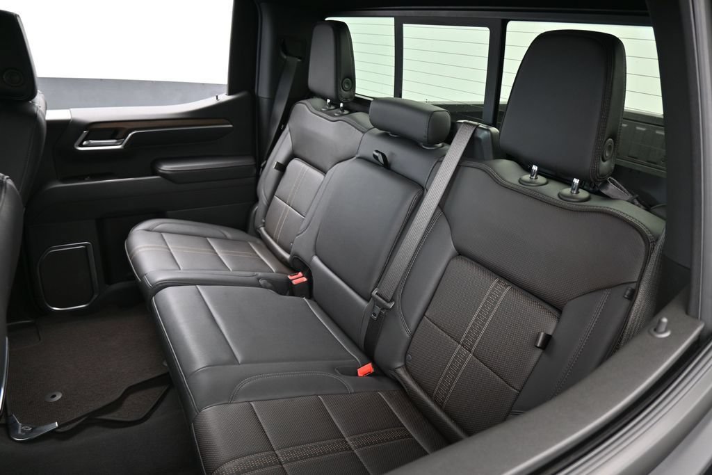 Used 2026 Chevrolet Silverado 1500 High Country w/ Midnight Edition AWD/4WD image 43