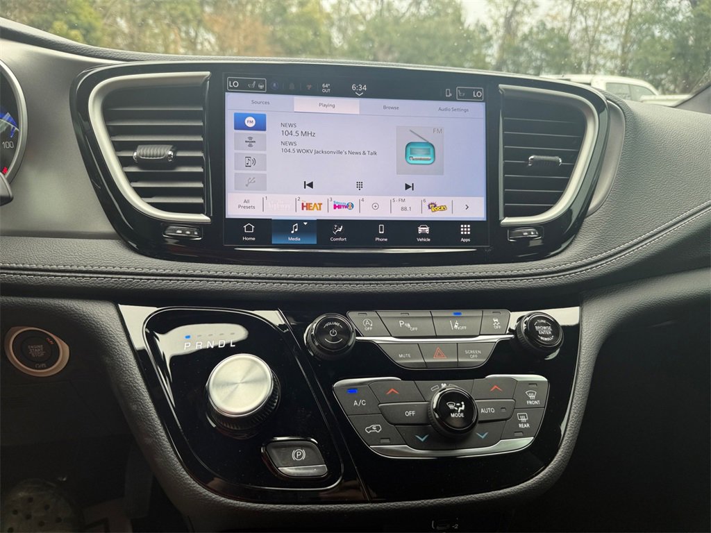 New 2026 Chrysler Pacifica Select image 24