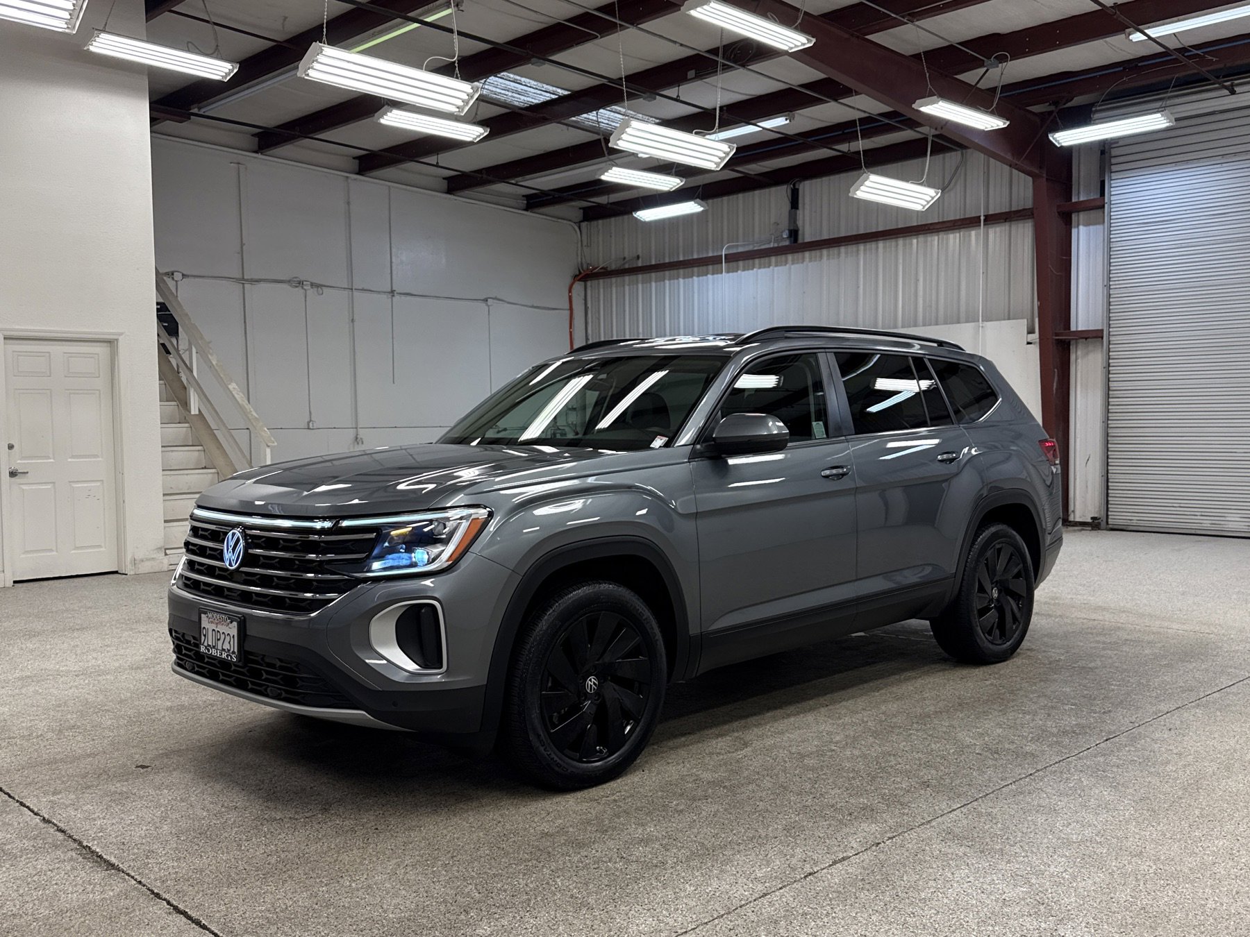 Used 2024 Volkswagen Atlas SE w/ Black Wheel Package image 1