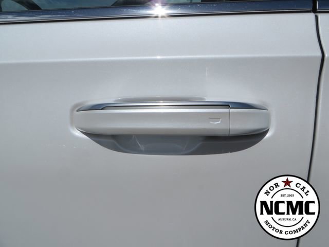 Used 2023 Cadillac Escalade Premium Luxury AWD/4WD image 12