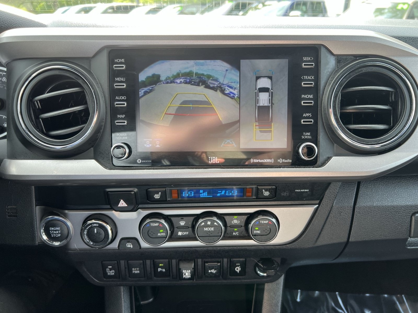 Used 2021 Toyota Tacoma Limited AWD/4WD image 19