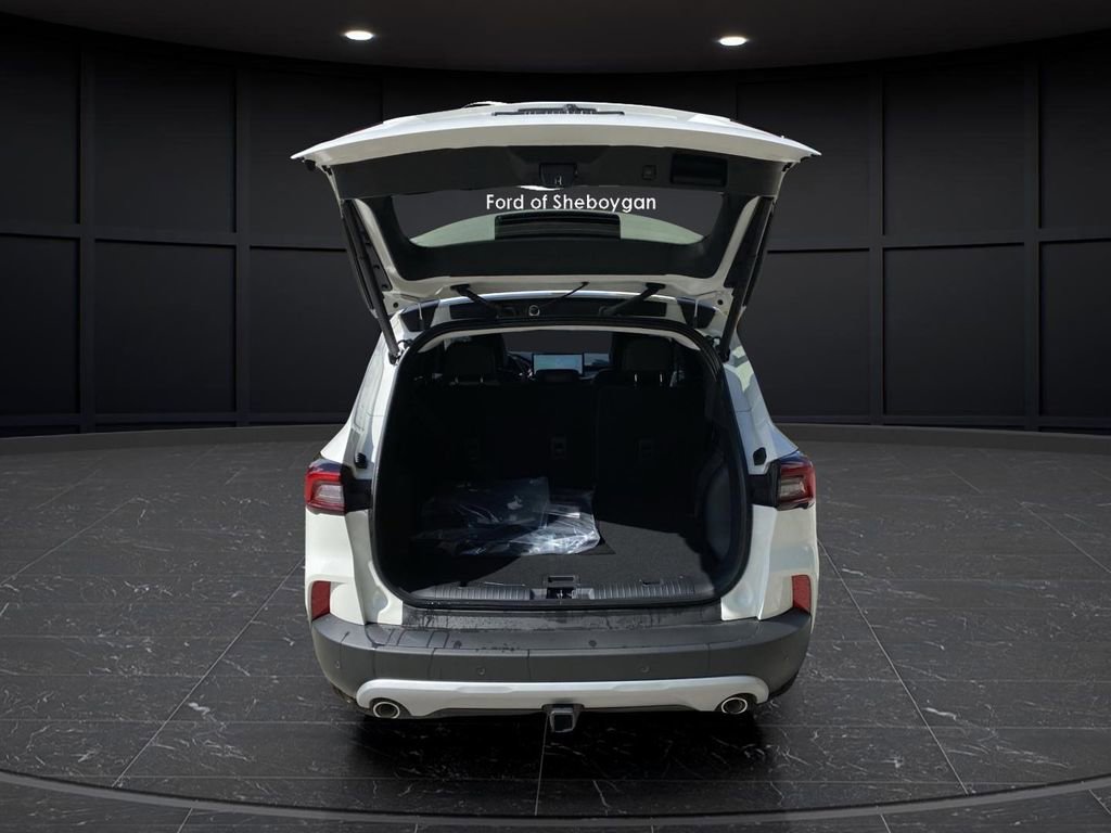 New 2025 Ford Escape SE w/ Class II Trailer Tow Package image 16
