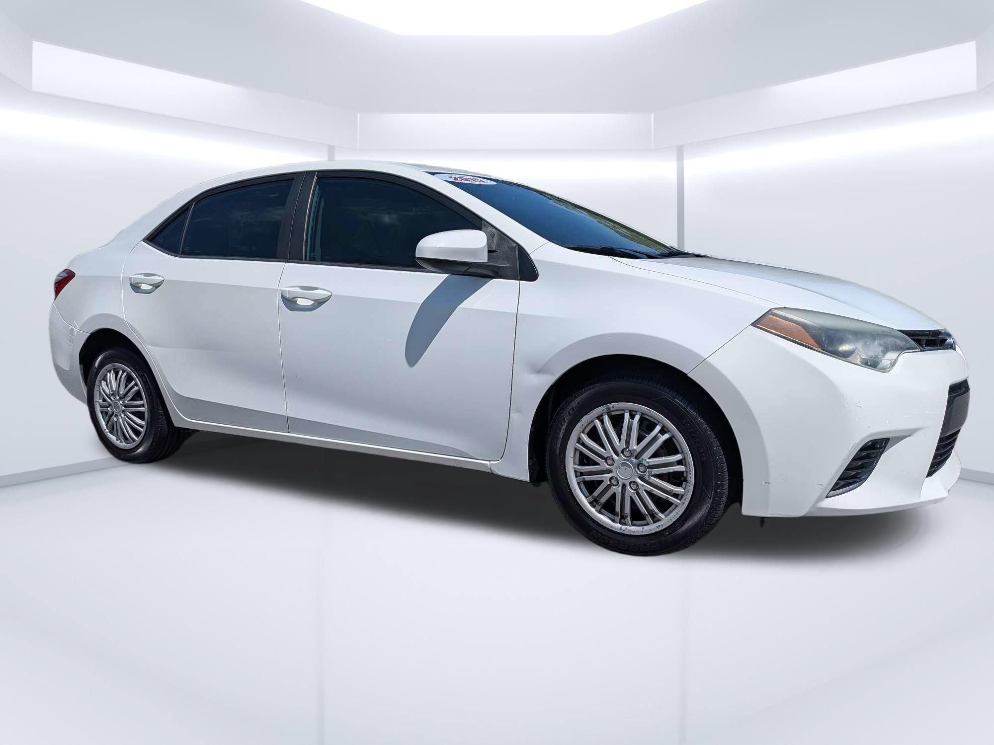 Used 2015 Toyota Corolla LE FWD image 1