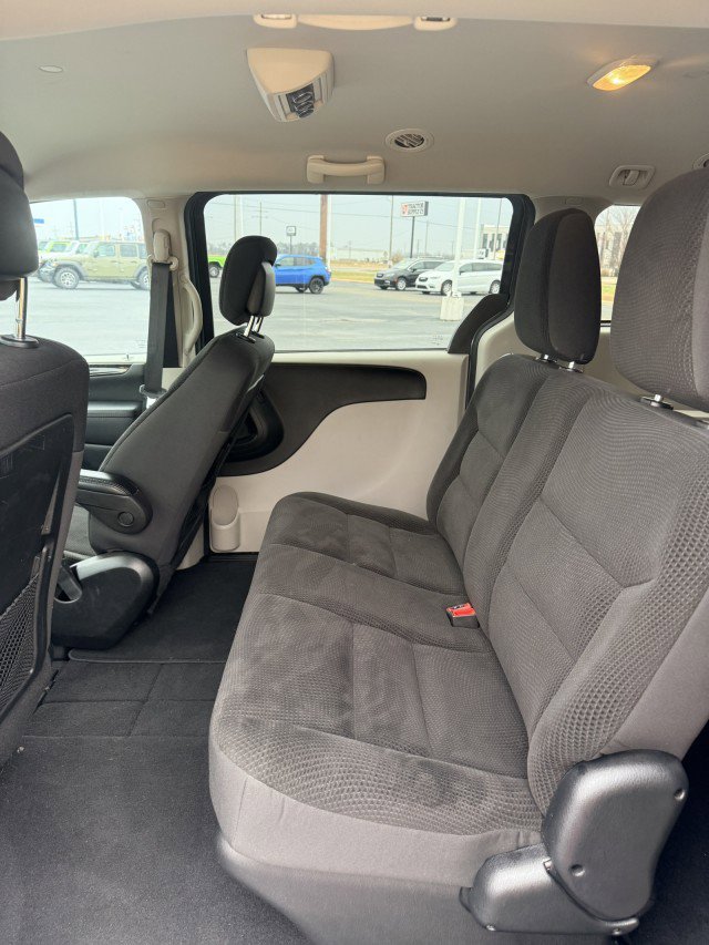 Used 2019 Dodge Grand Caravan SE w/ UConnect Hands-Free Group image 11