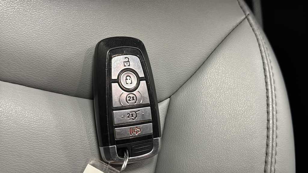 Used 2021 Ford Explorer XLT w/ Equipment Group 202A AWD/4WD image 37