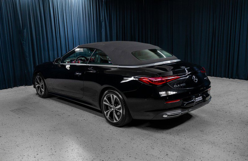 Used 2025 Mercedes-Benz CLE 300 4MATIC Cabriolet image 13