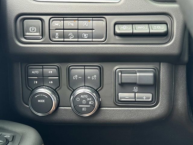 Used 2024 GMC Yukon AT4 w/ Technology Package image 23