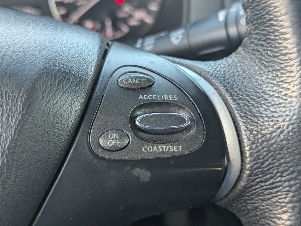 Used 2013 Nissan Pathfinder SL AWD/4WD image 23
