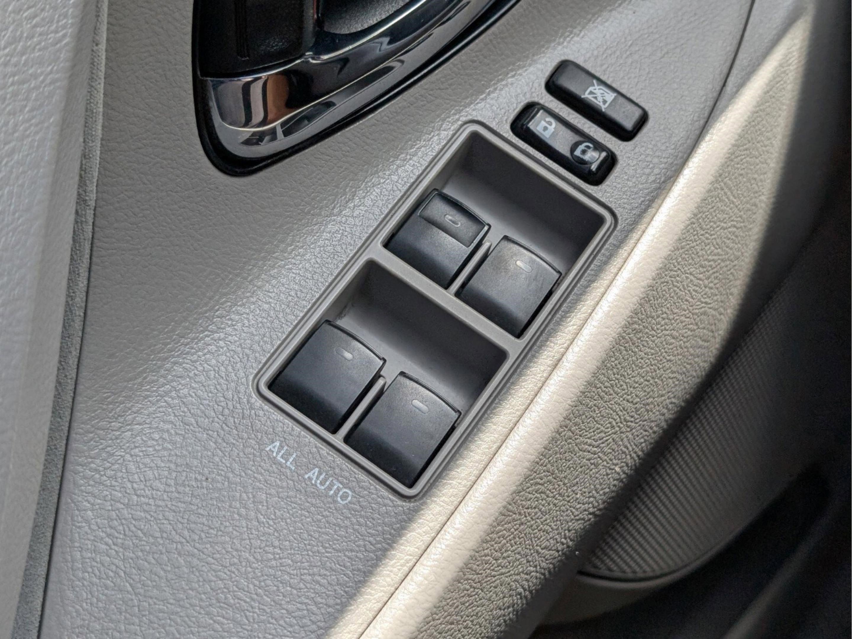 Used 2010 Toyota Camry LE FWD image 18