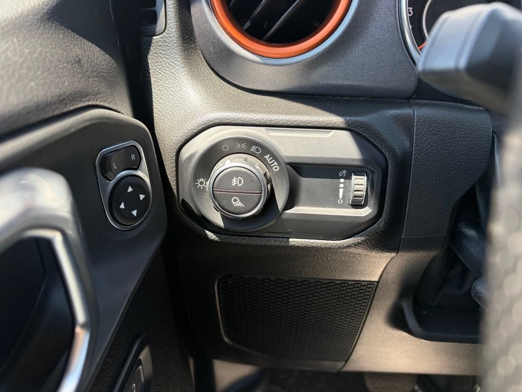 Used 2023 Jeep Gladiator Mojave w/ Cold Weather Group AWD/4WD image 30