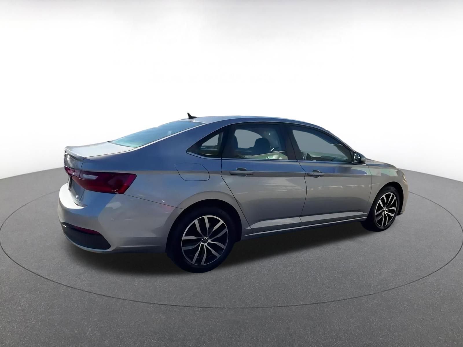 Used 2025 Volkswagen Jetta SE image 15