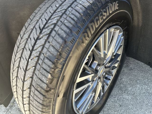 Used 2025 Chevrolet Traverse LT FWD image 46