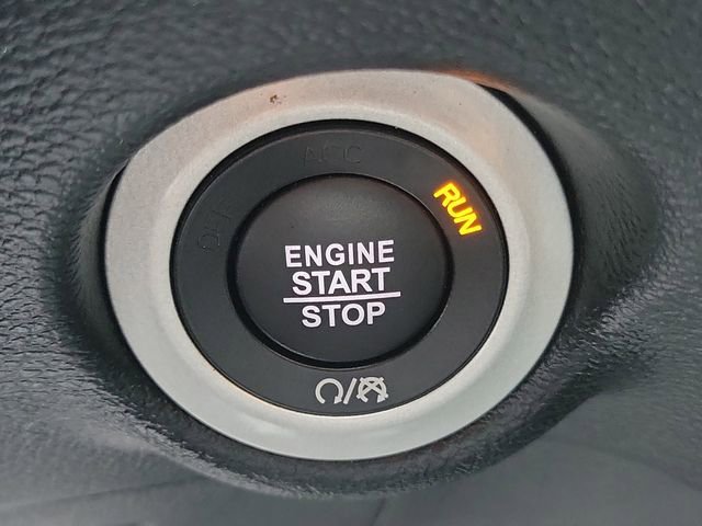 Used 2025 Chrysler Pacifica Select FWD image 12