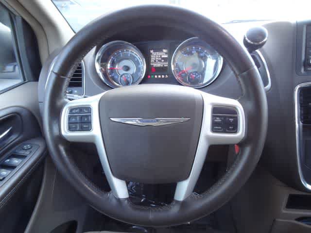Used 2014 Chrysler Town & Country Touring FWD image 15