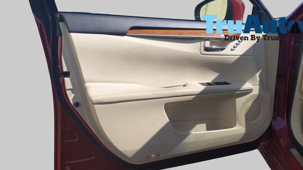 Used 2013 Lexus ES 300h w/ Luxury Pkg FWD image 15