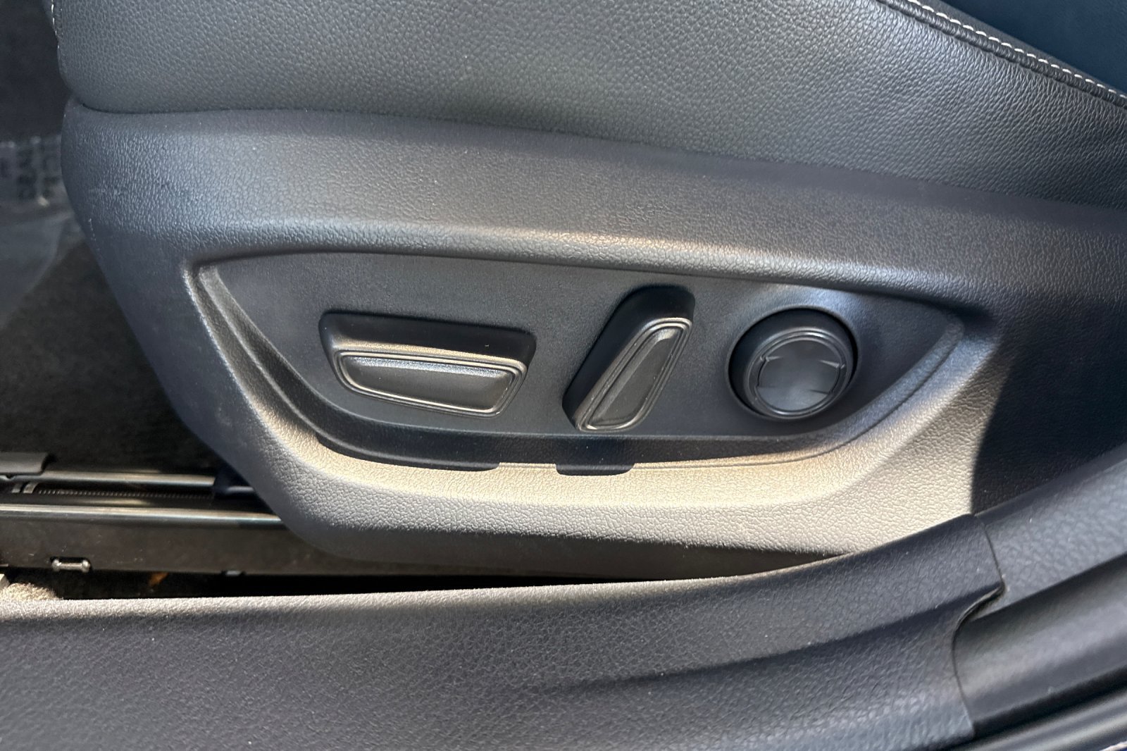 Used 2025 Toyota Camry SE FWD image 19