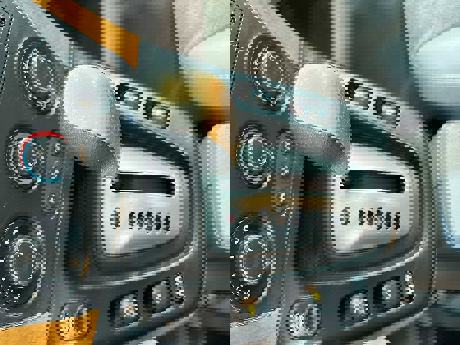 Used 2006 Saturn Vue 2WD V6 image 24