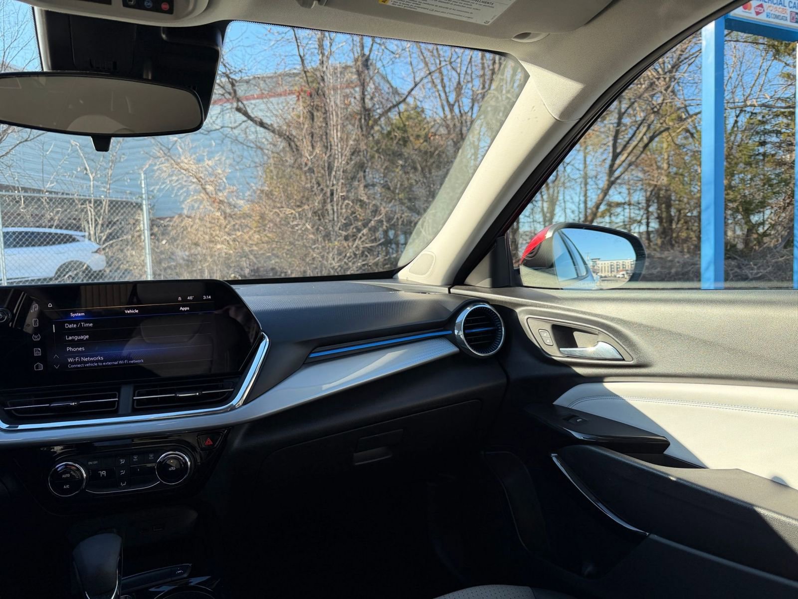 Used 2025 Chevrolet Trax LT image 34