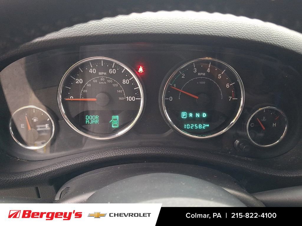Used 2016 Jeep Wrangler Unlimited Sahara w/ Connectivity Group image 21