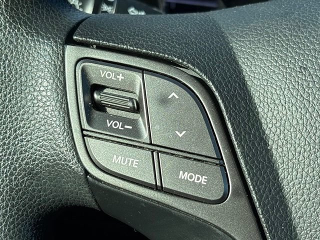 Used 2017 Hyundai Santa Fe SE AWD/4WD image 17