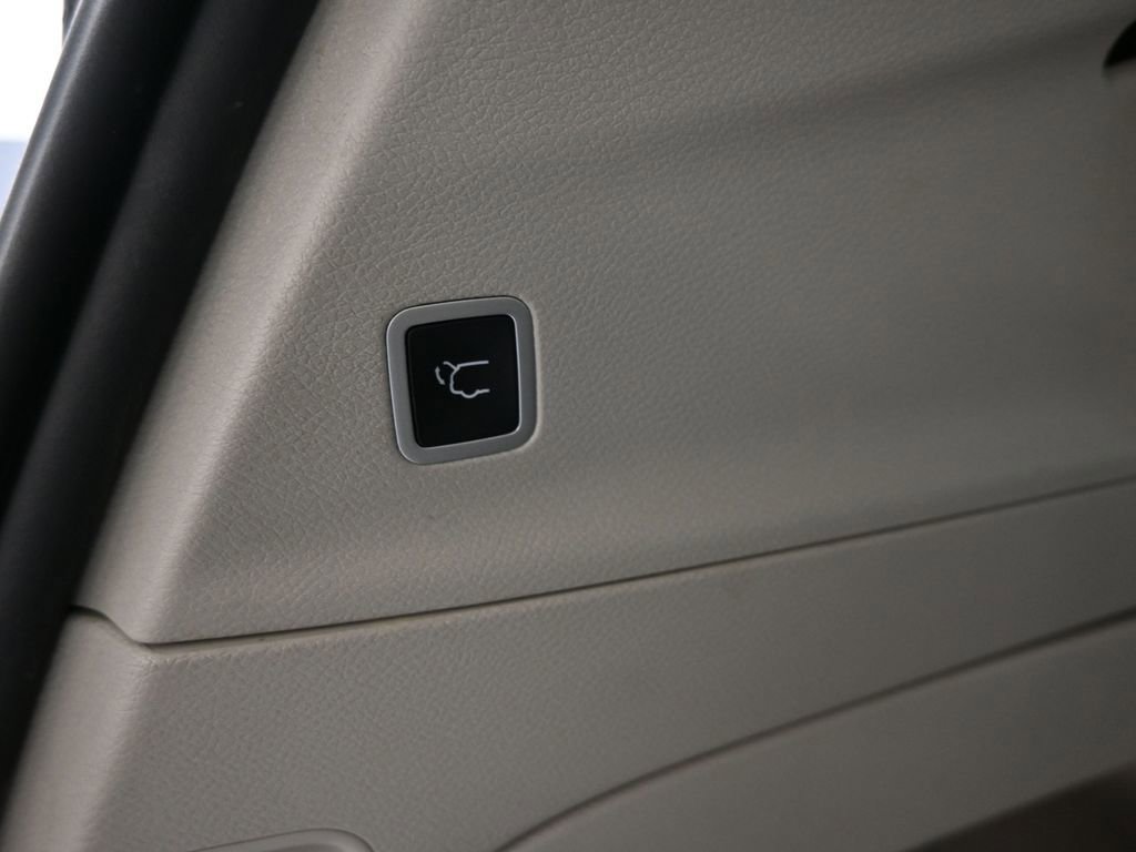 Used 2023 Chrysler Pacifica Limited FWD image 23