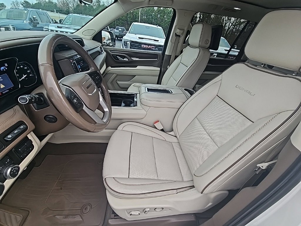 Used 2021 GMC Yukon XL Denali w/ Denali Premium Package image 14