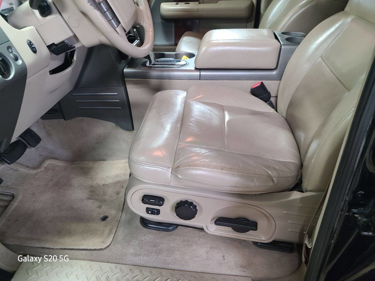 Used 2005 Ford F150 Lariat image 19