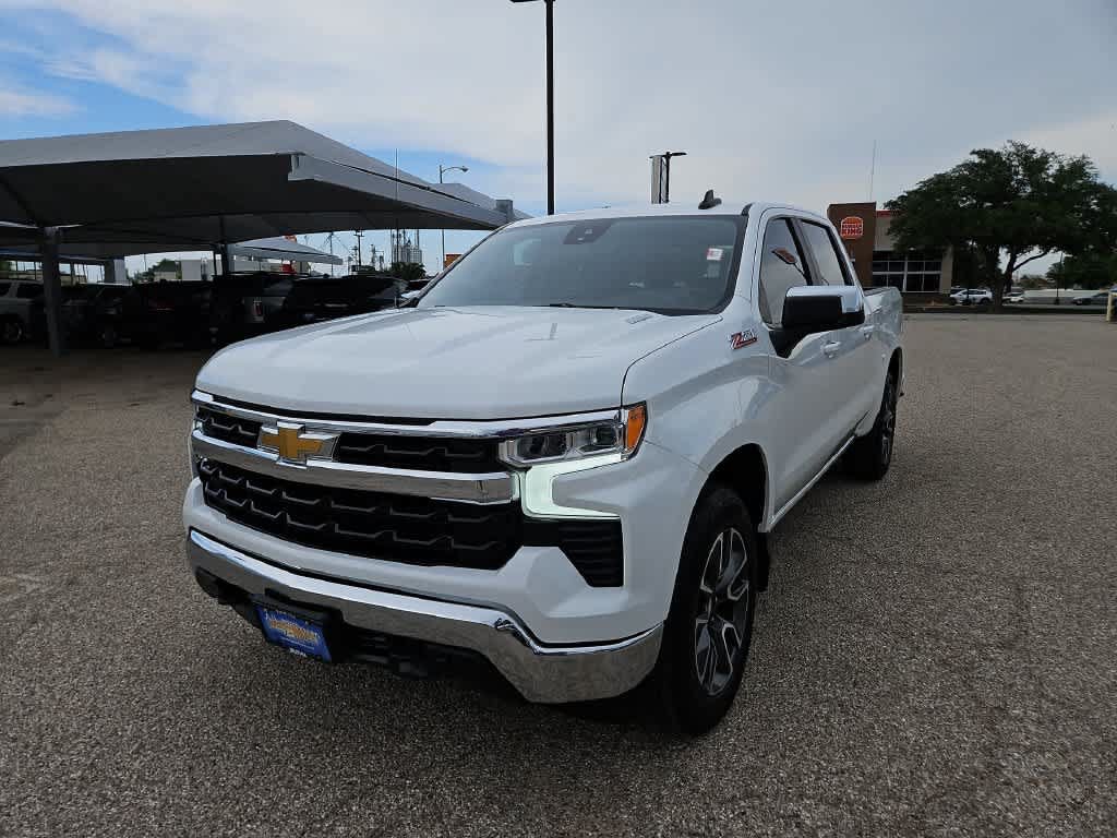 Used 2023 Chevrolet Silverado 1500 LT w/ Z71 Off-Road Package AWD/4WD image 4
