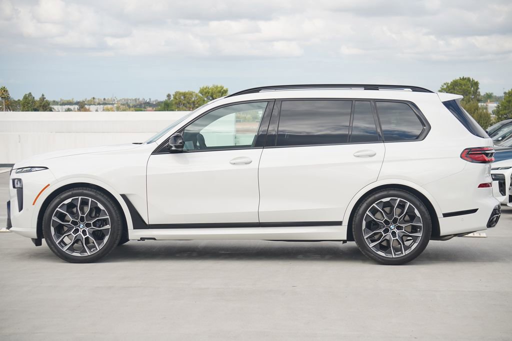 New 2026 BMW X7 M60i image 4