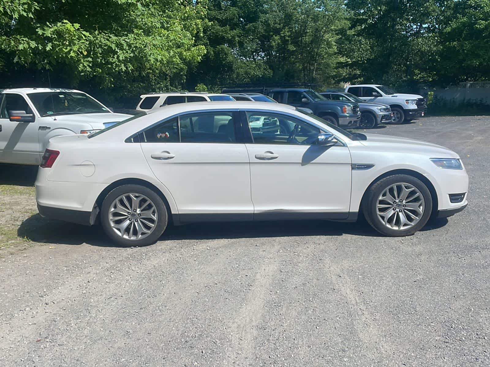 Used 2014 Ford Taurus Limited FWD image 8