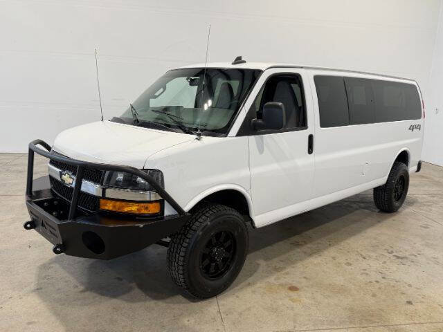 Used 2018 Chevrolet Express 3500 LT w/ LT Preferred Equipment Group RWD image 2