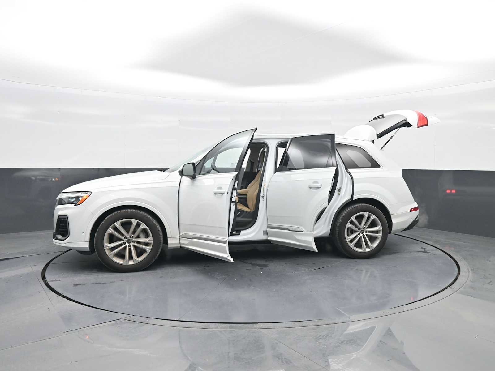 Used 2025 Audi Q7 3.0T Prestige w/ Prestige Package image 44