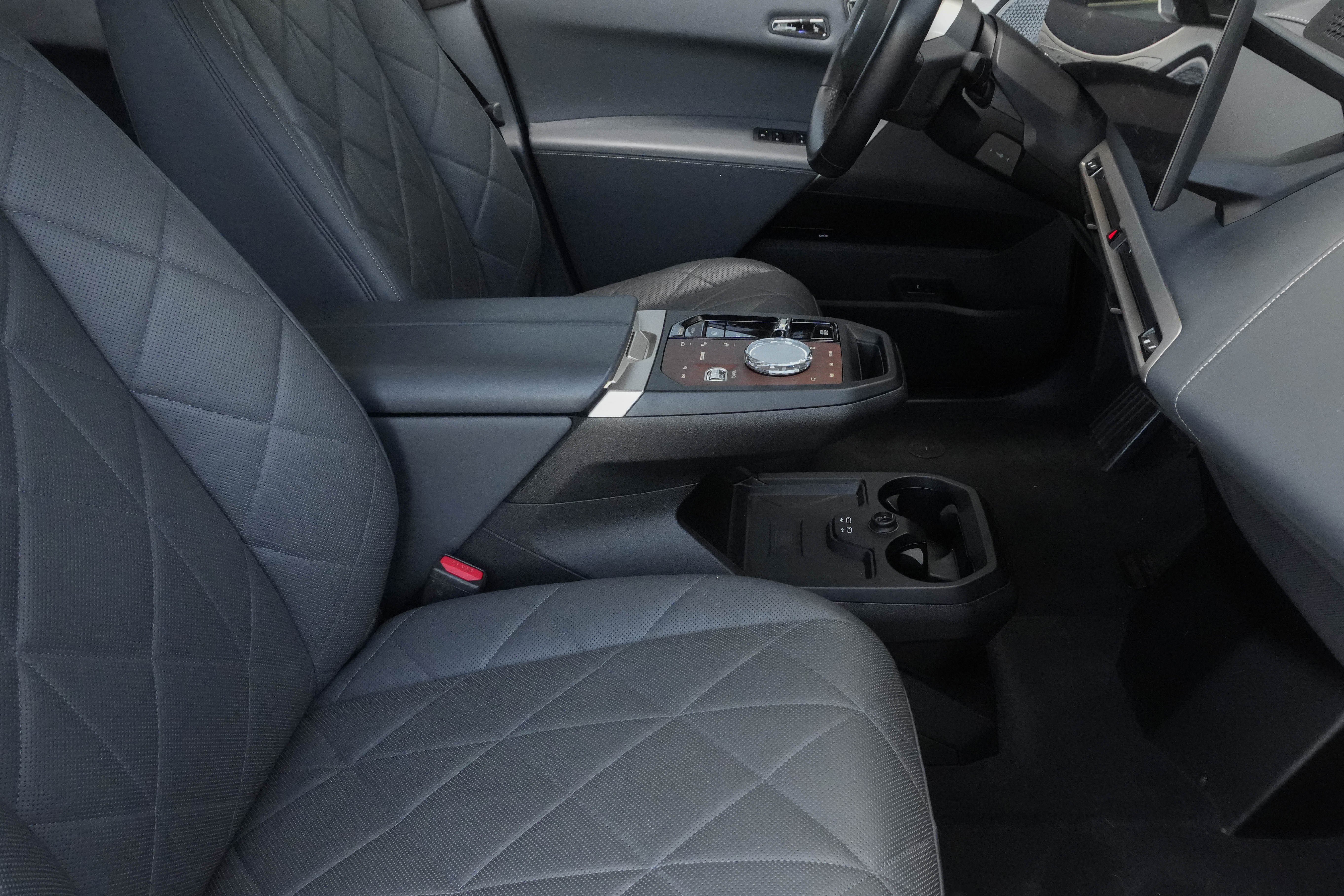 Certified 2023 BMW iX M60 w/ Executive Package AWD/4WD image 13