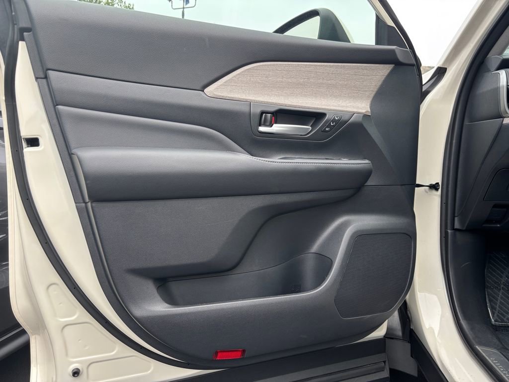 Used 2024 Toyota Grand Highlander Platinum image 23
