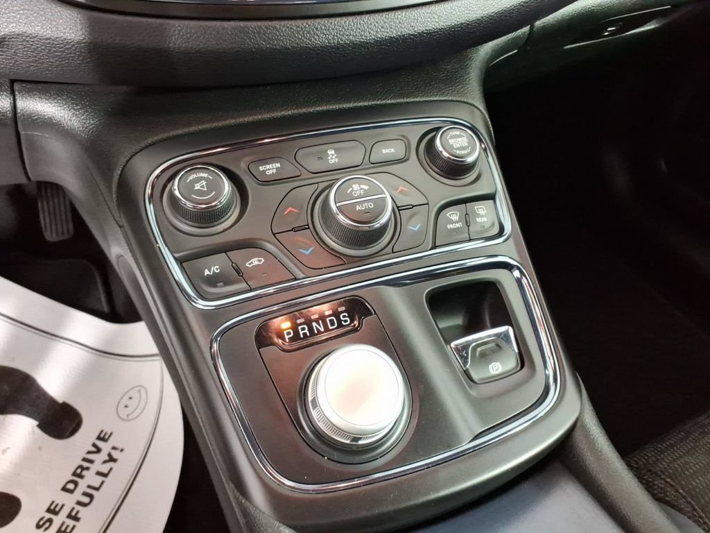 Used 2015 Chrysler 200 S w/ Comfort Group FWD image 19