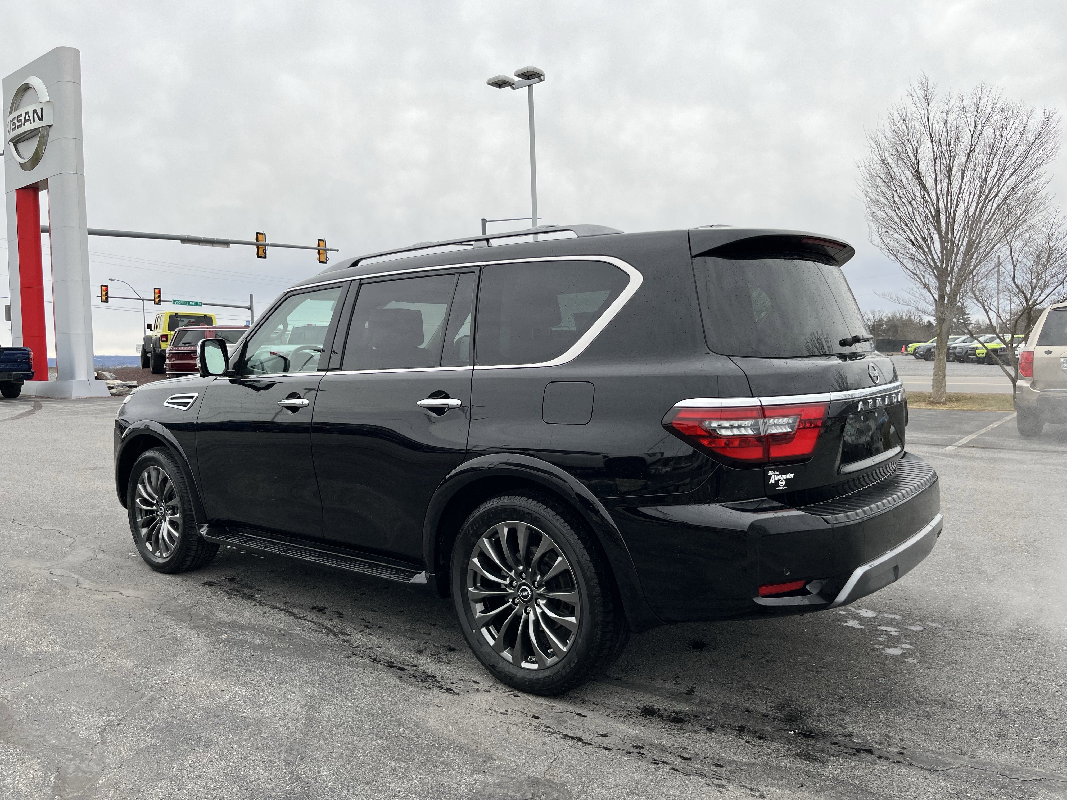 Used 2023 Nissan Armada Platinum w/ Captain's Chairs Package image 7