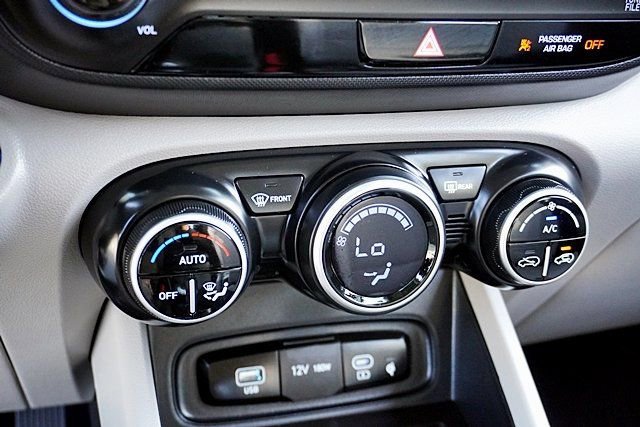 Certified 2026 Hyundai Venue SEL FWD image 28
