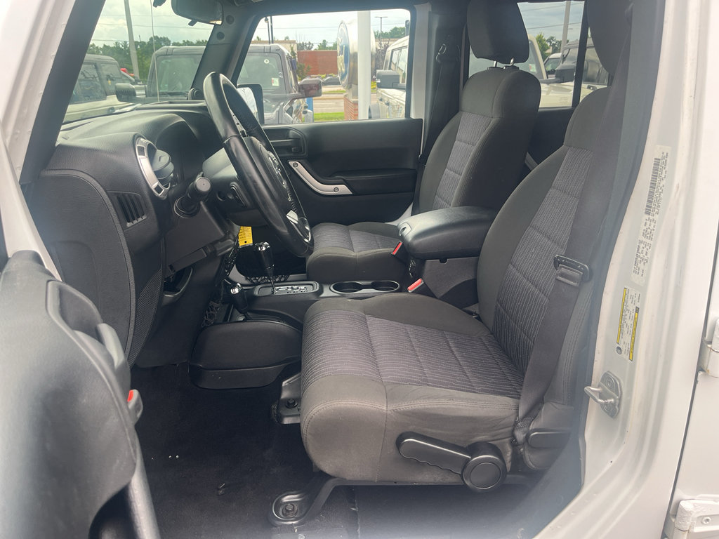 Used 2012 Jeep Wrangler Unlimited Sahara w/ Connectivity Group AWD/4WD image 17