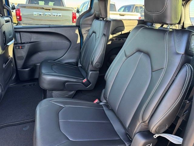 New 2026 Chrysler Pacifica Select image 28