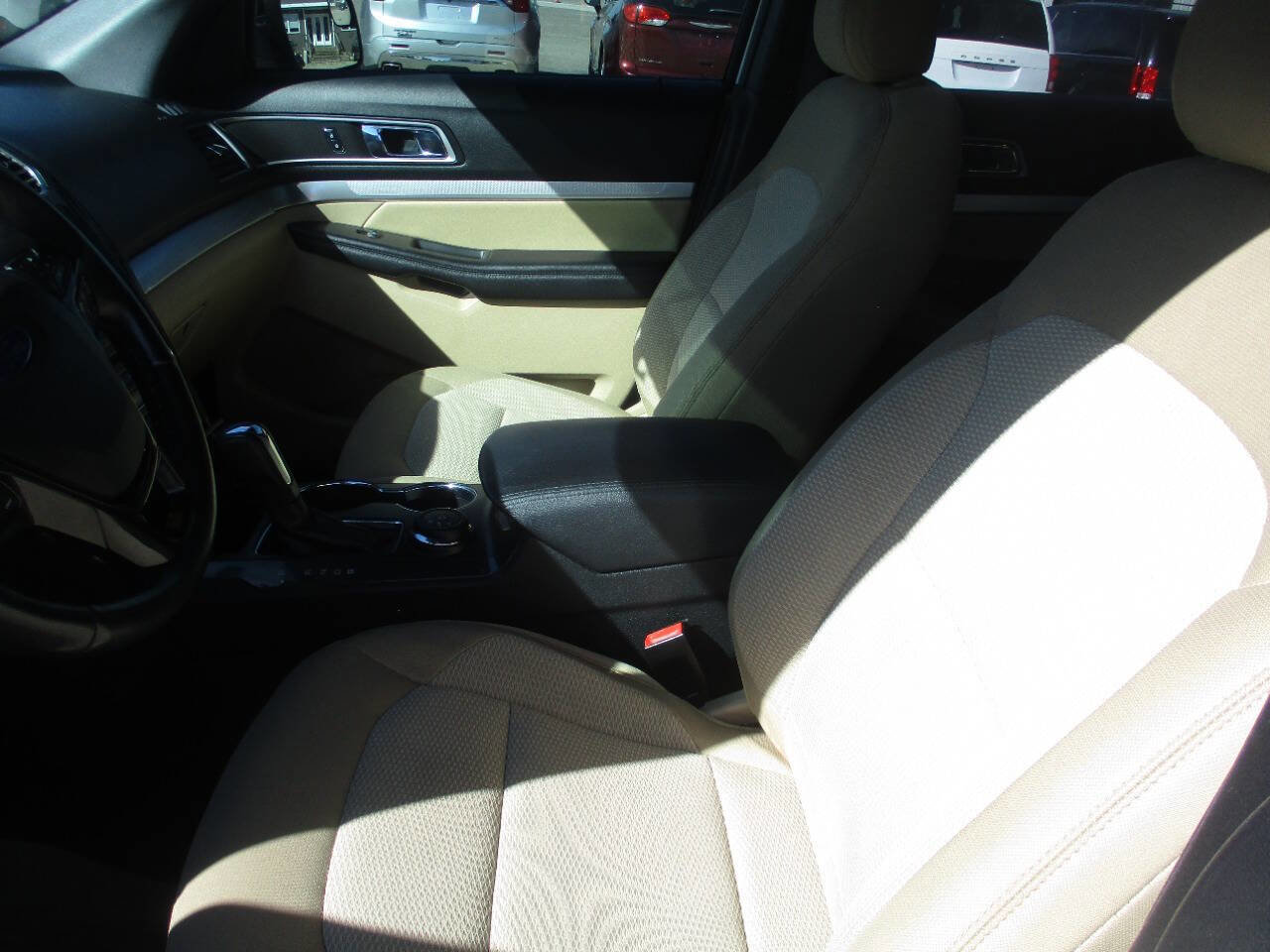 Used 2017 Ford Explorer XLT w/ Equipment Group 201A image 17