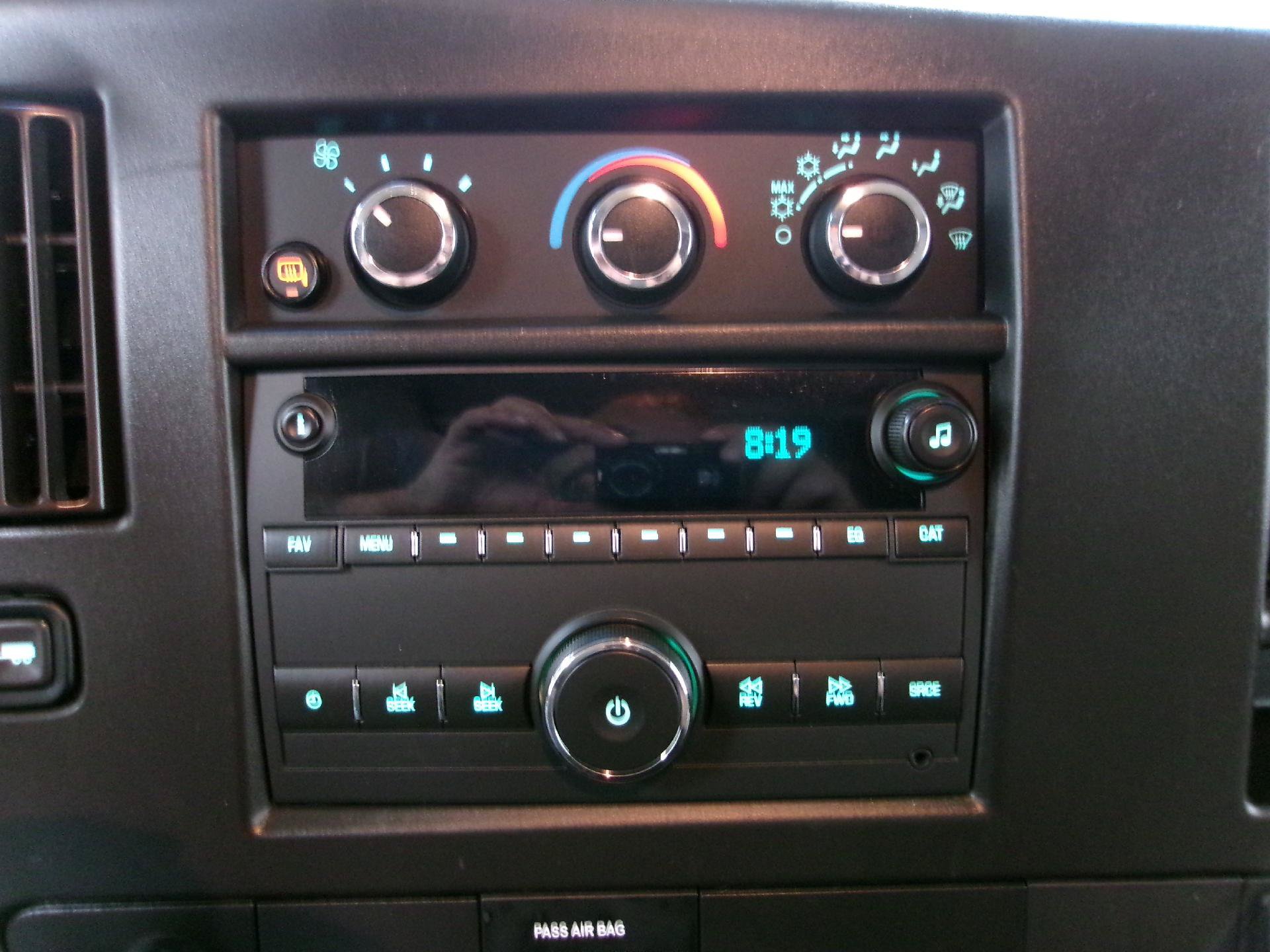 Used 2024 Chevrolet Express 3500 Extended w/ Driver Convenience Package RWD image 5