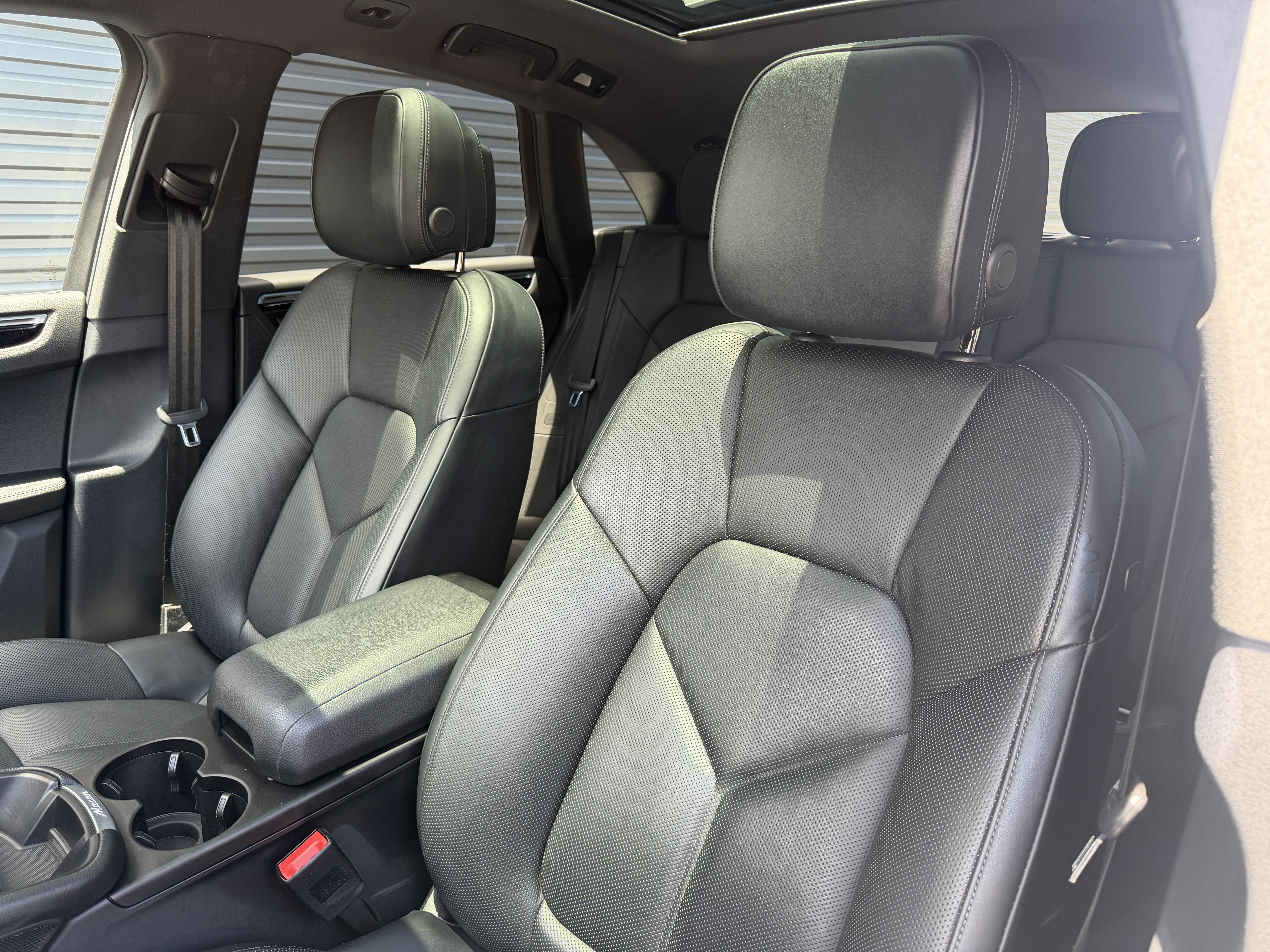 Certified 2023 Porsche Macan S AWD/4WD image 5