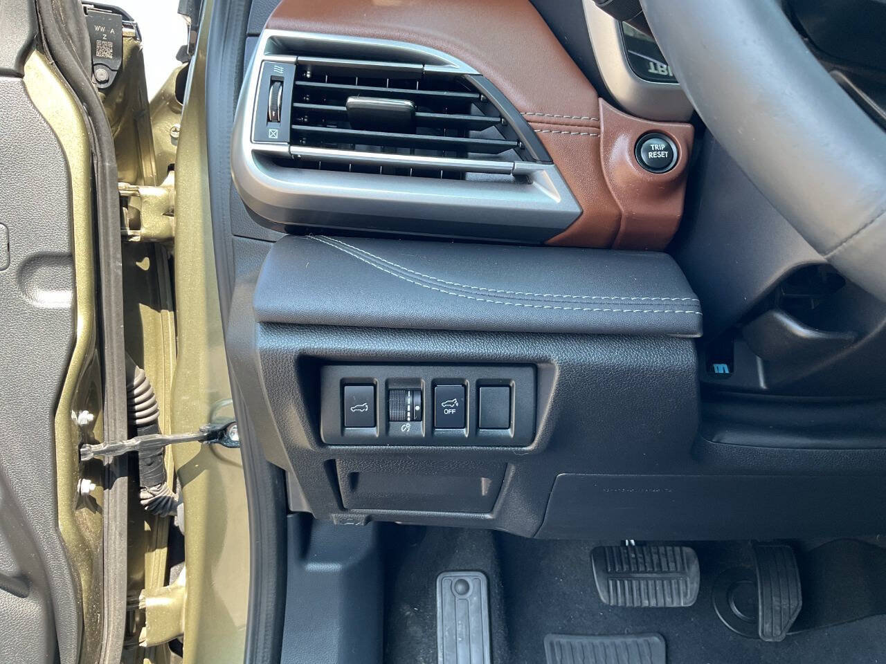 Used 2020 Subaru Outback Touring w/ Popular Package #2 AWD/4WD image 17