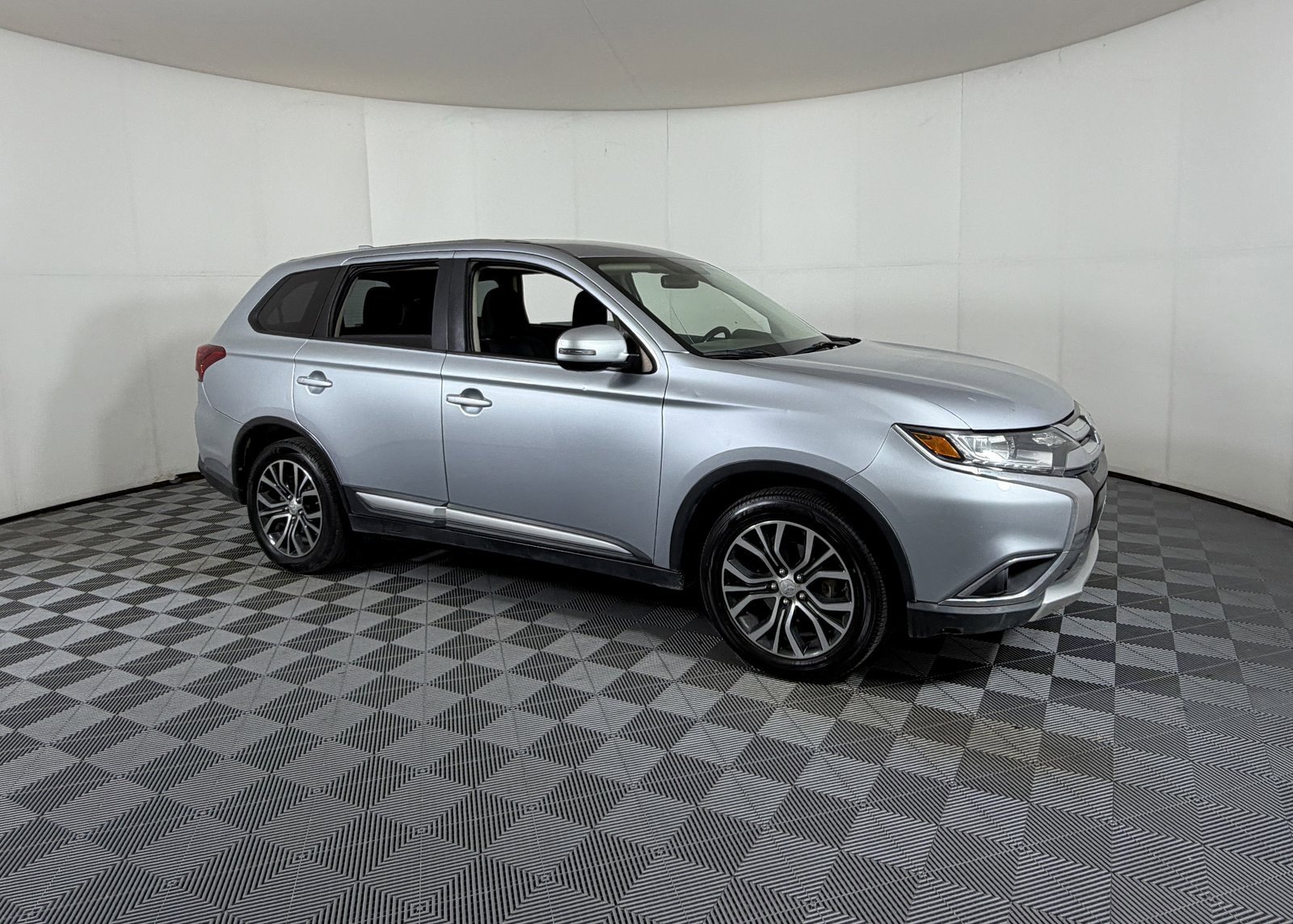 Used 2017 Mitsubishi Outlander SE