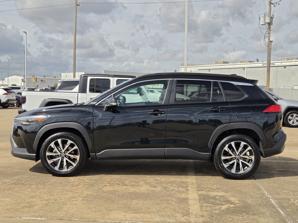 Used 2025 Toyota Corolla Cross XLE FWD image 6