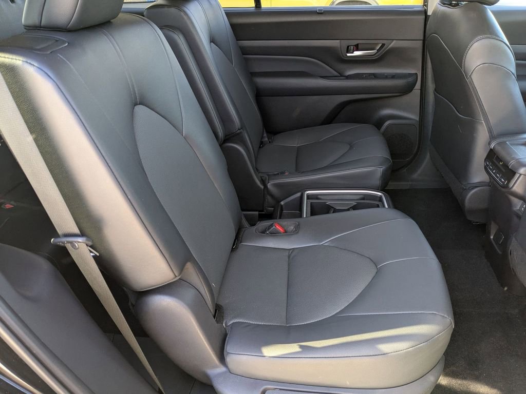 Used 2025 Toyota Grand Highlander AWD image 36