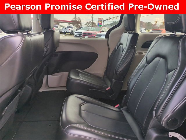 Used 2024 Chrysler Pacifica Touring-L image 14